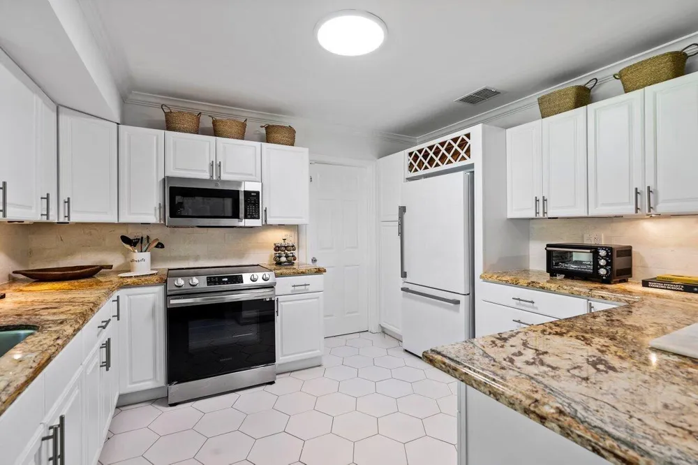 5221 NE 26th Avenue Lighthouse Point, FL 33064