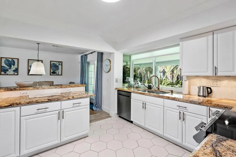 5221 NE 26th Avenue Lighthouse Point, FL 33064