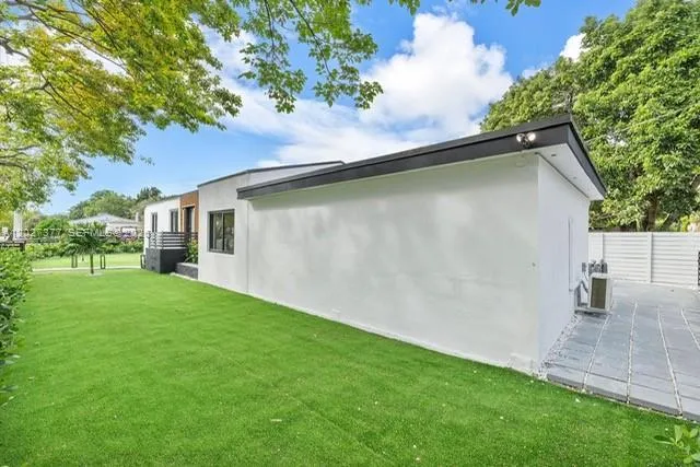 501 NW 46th St Miami, FL 33127