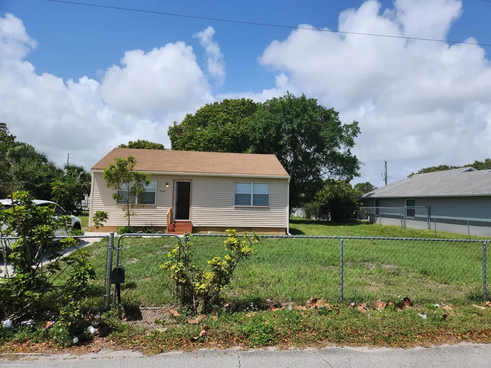 210 NW 13th Avenue Delray Beach, FL 33444