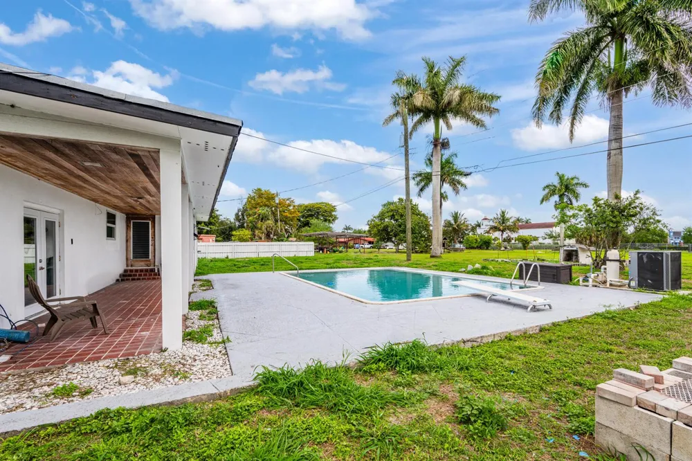 360 Kismet Avenue Pahokee, FL 33476