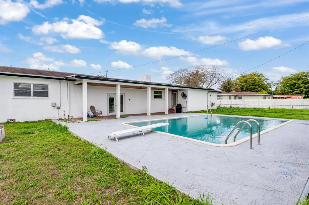 360 Kismet Avenue Pahokee, FL 33476