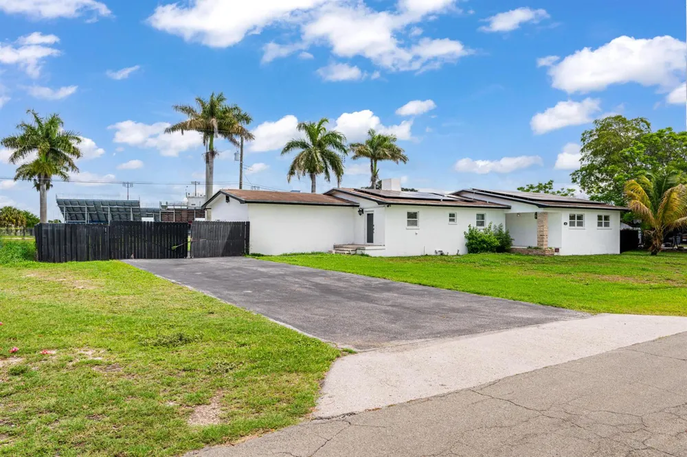360 Kismet Avenue Pahokee, FL 33476