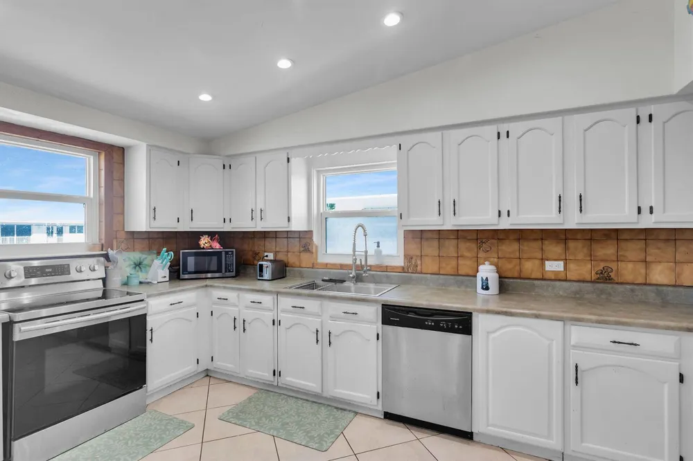 180 La Paloma Road Key Largo, FL 33037