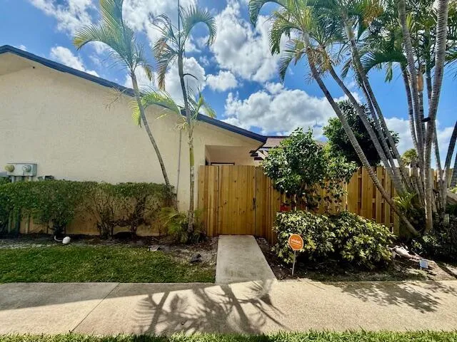 1803 Waterview Circle Palm Springs, FL 33461