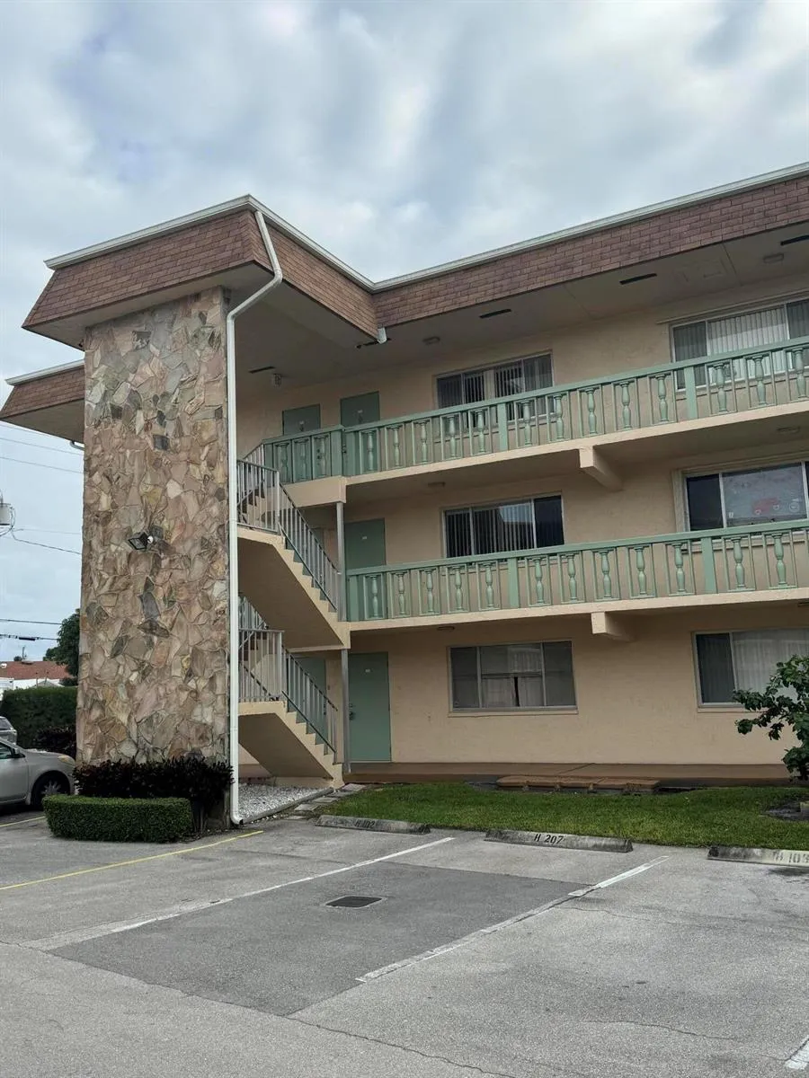 700 Village Green Court #302 Palm Springs, FL 33461