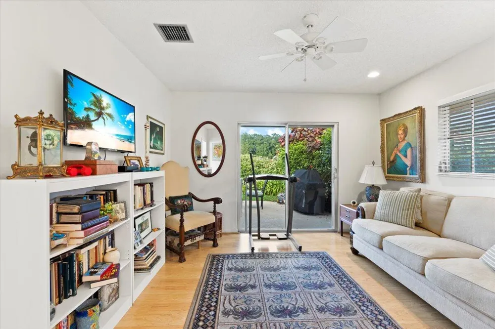 233 Rio Vista Circle #233 Atlantis, FL 33462