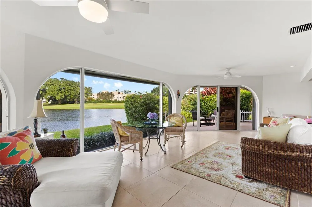 233 Rio Vista Circle #233 Atlantis, FL 33462