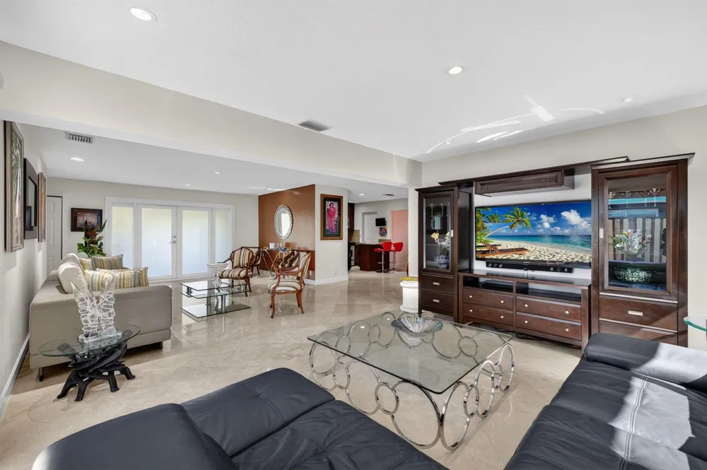 2300 NE 16th Avenue Wilton Manors, FL 33305