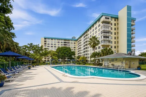 4330 Hillcrest Drive #804