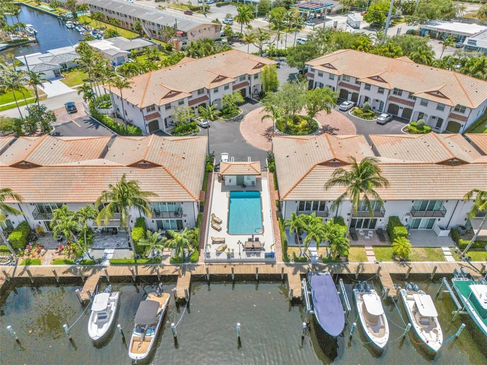 1327 SE 3rd Avenue Pompano Beach, FL 33060