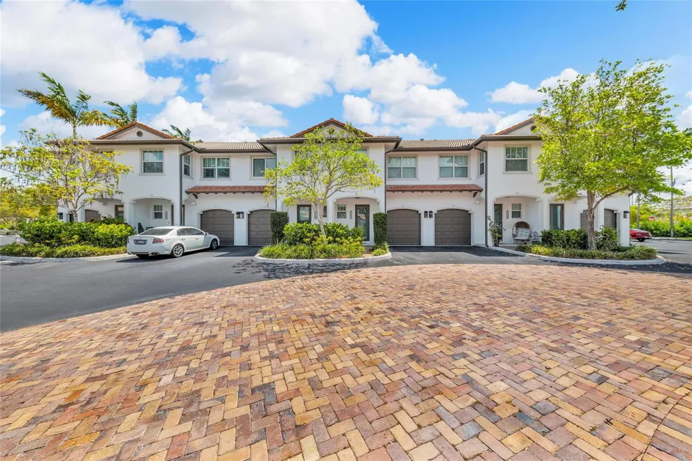 1327 SE 3rd Avenue Pompano Beach, FL 33060