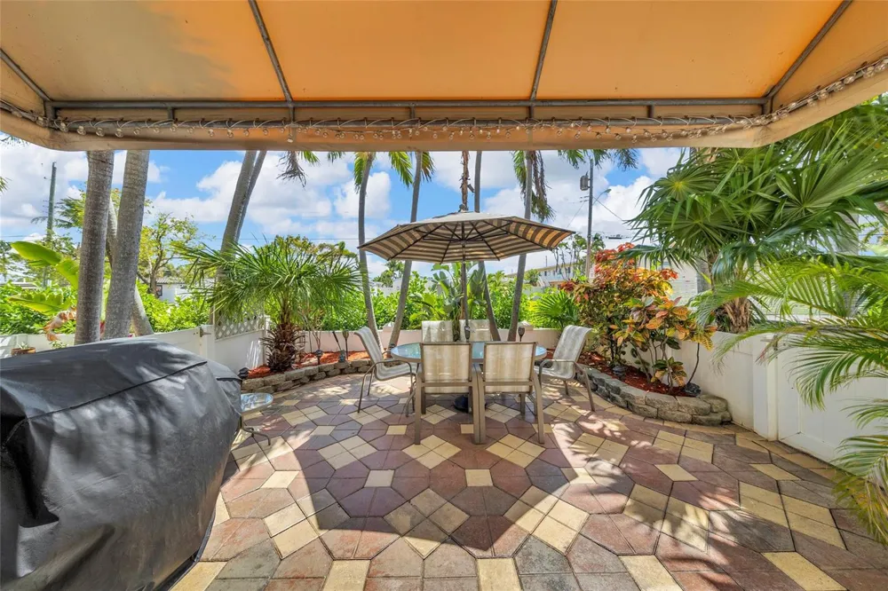 1327 SE 3rd Avenue Pompano Beach, FL 33060