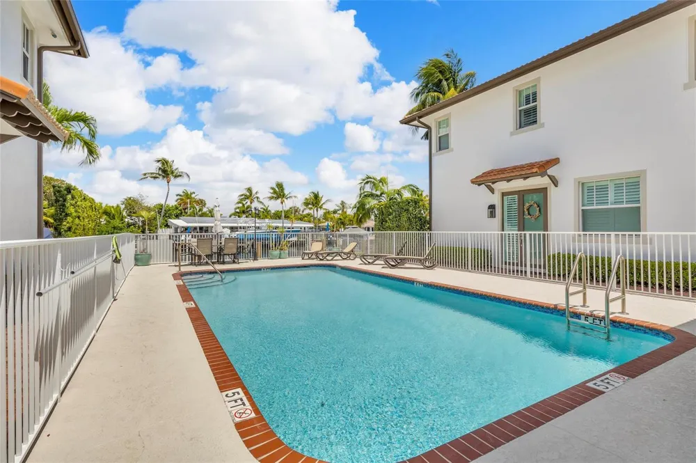 1327 SE 3rd Avenue Pompano Beach, FL 33060