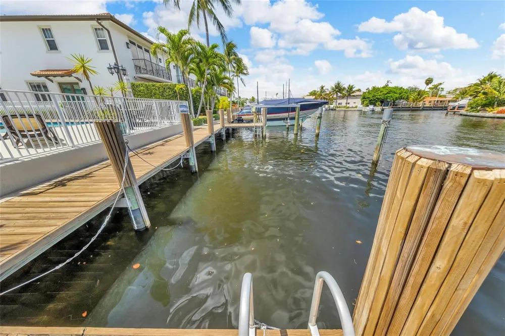 1327 SE 3rd Avenue Pompano Beach, FL 33060