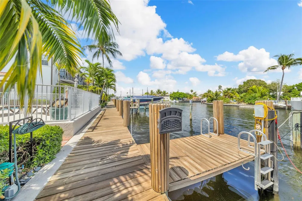 1327 SE 3rd Avenue Pompano Beach, FL 33060
