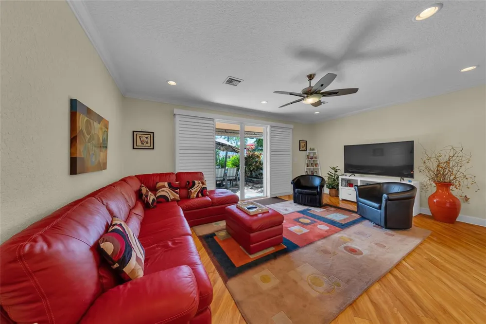 1327 SE 3rd Avenue Pompano Beach, FL 33060
