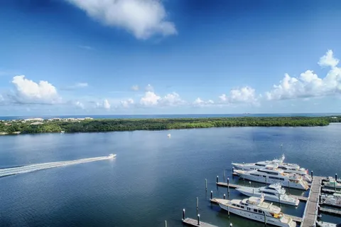 100 Lakeshore Drive #754
