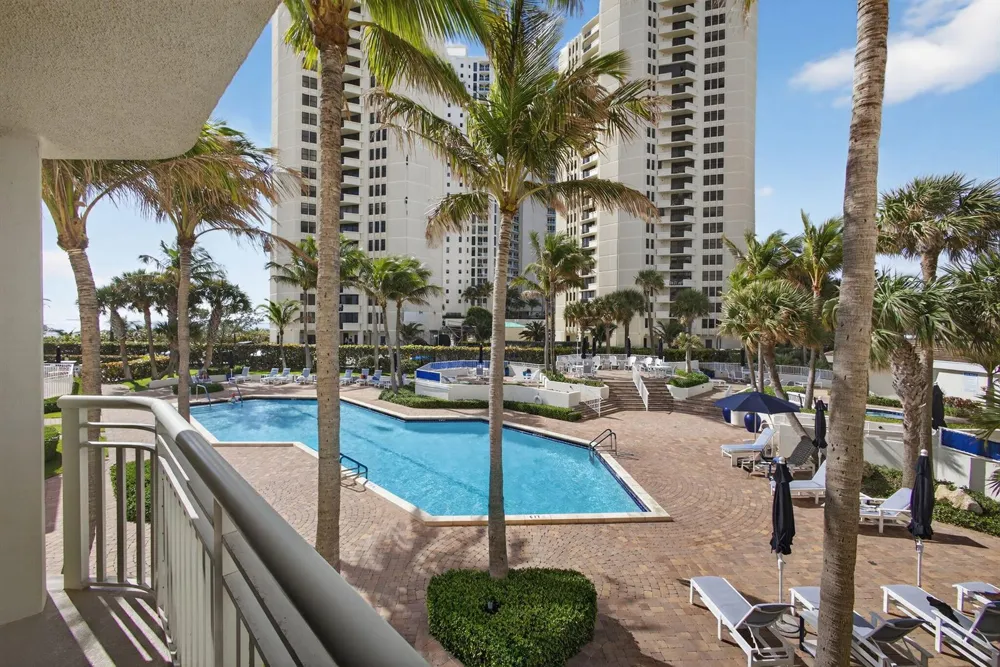 3000 Ocean Drive #2 F Singer Island, FL 33404