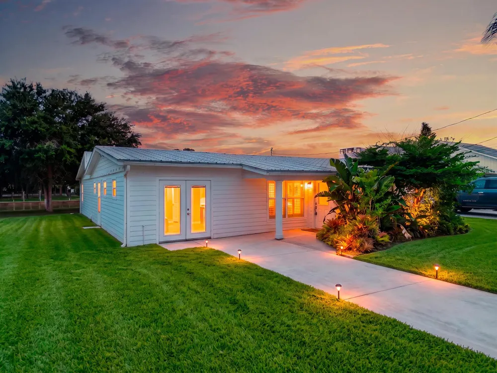 241 14th Place Vero Beach, FL 32960