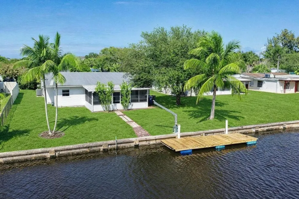 241 14th Place Vero Beach, FL 32960