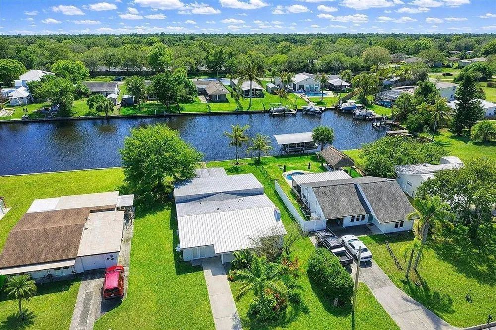241 14th Place Vero Beach, FL 32960