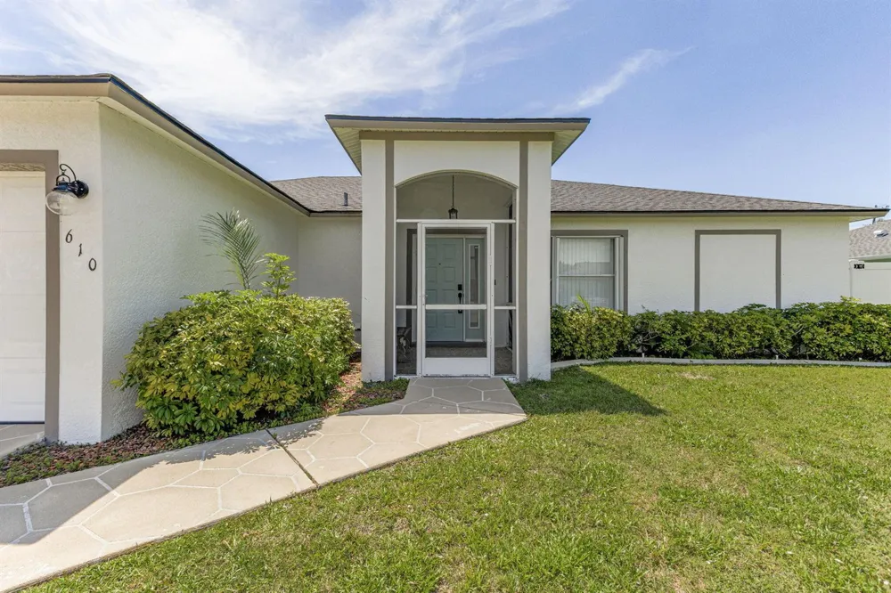 610 SE 21st Lane Cape Coral, FL 33990