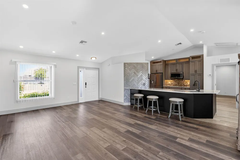 610 SE 21st Lane Cape Coral, FL 33990