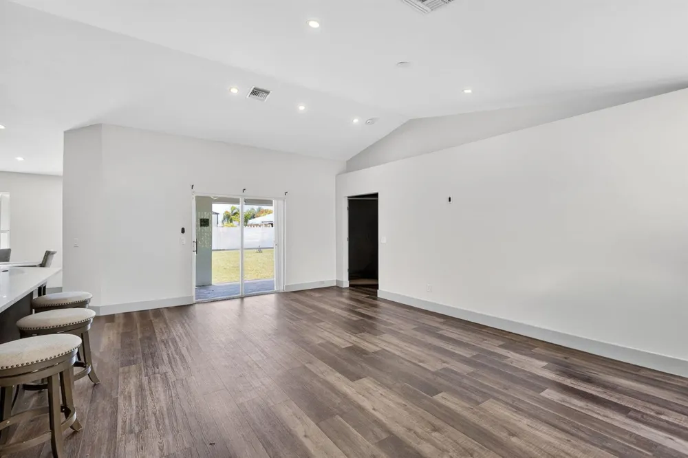 610 SE 21st Lane Cape Coral, FL 33990