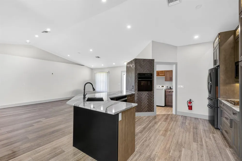 610 SE 21st Lane Cape Coral, FL 33990