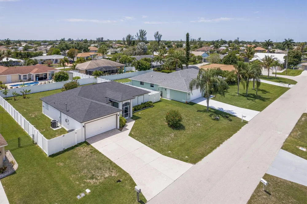 610 SE 21st Lane Cape Coral, FL 33990