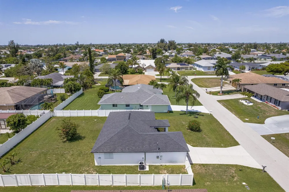 610 SE 21st Lane Cape Coral, FL 33990