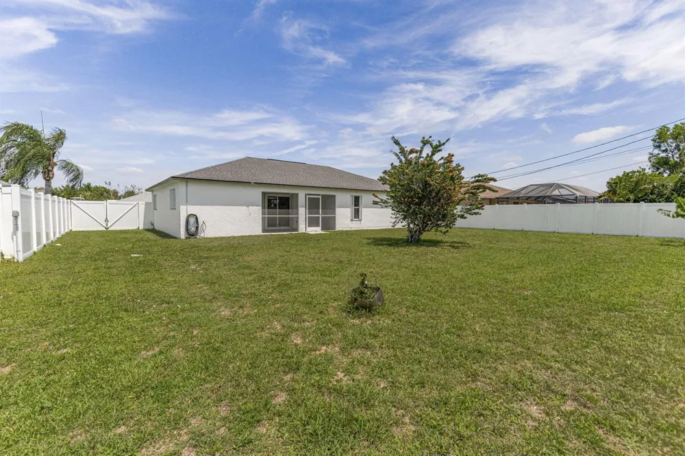 610 SE 21st Lane Cape Coral, FL 33990