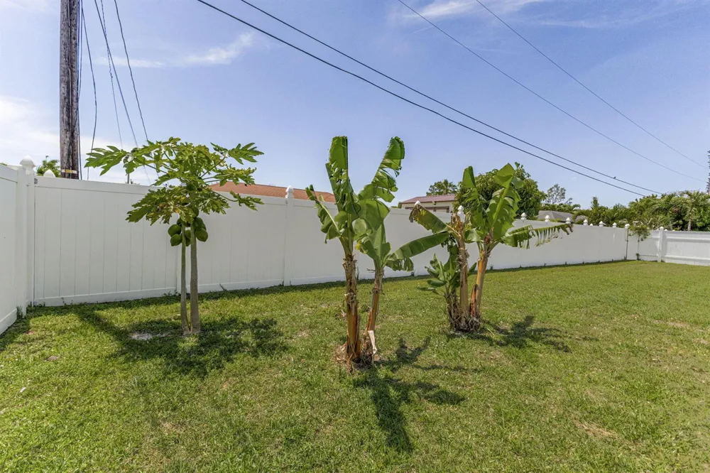 610 SE 21st Lane Cape Coral, FL 33990