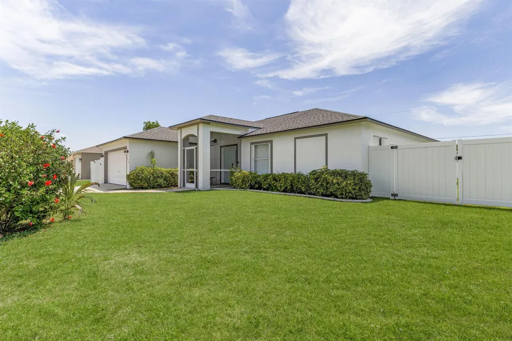 610 SE 21st Lane Cape Coral, FL 33990