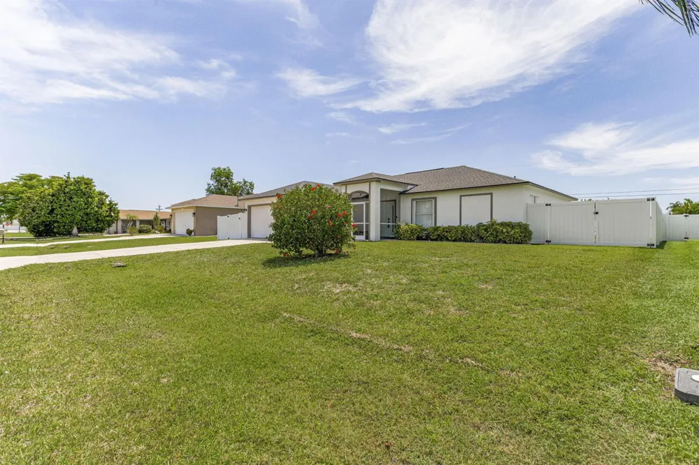 610 SE 21st Lane Cape Coral, FL 33990