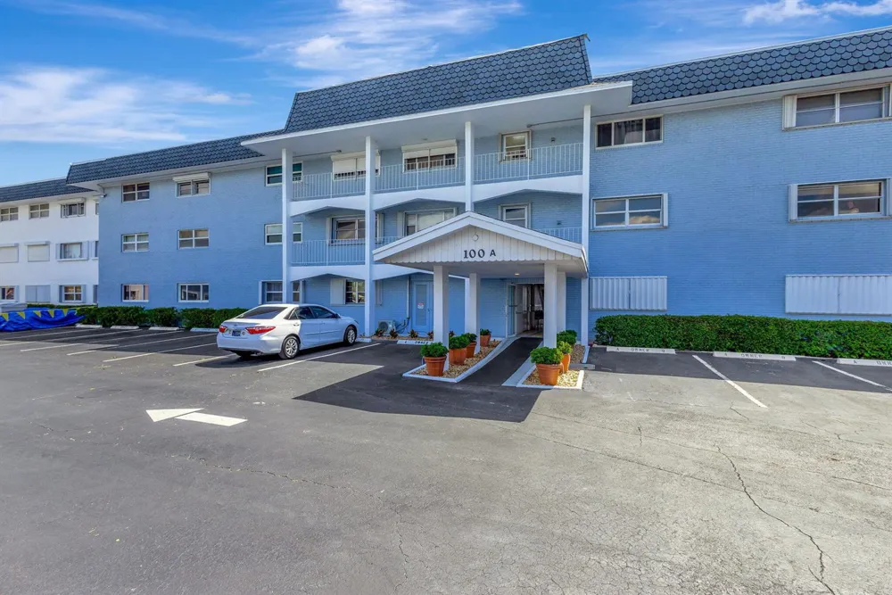 100 Shore Court #304 North Palm Beach, FL 33408