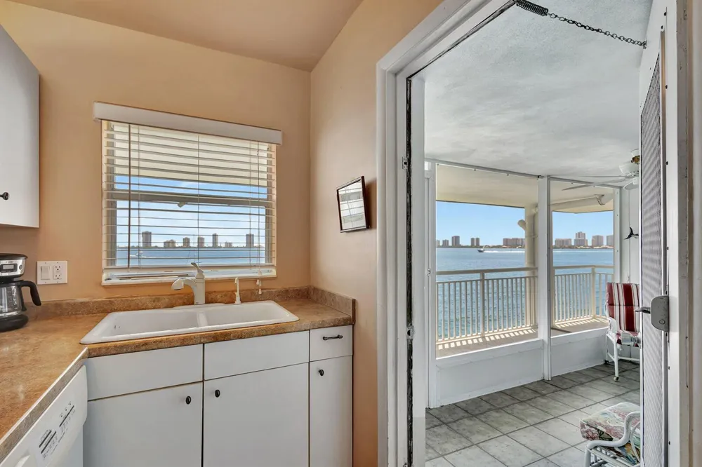 100 Shore Court #304 North Palm Beach, FL 33408