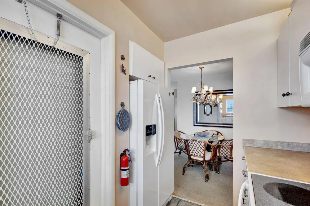 100 Shore Court #304 North Palm Beach, FL 33408