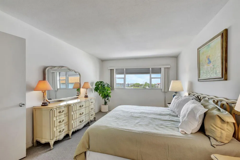100 Shore Court #304 North Palm Beach, FL 33408