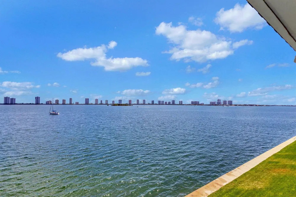 100 Shore Court #304 North Palm Beach, FL 33408