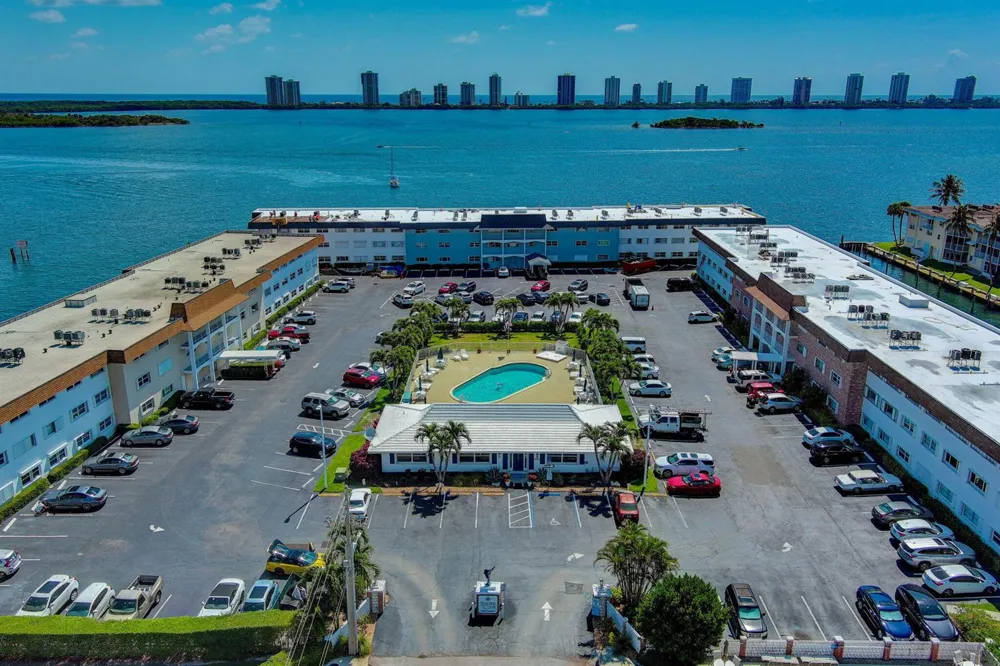 100 Shore Court #304 North Palm Beach, FL 33408