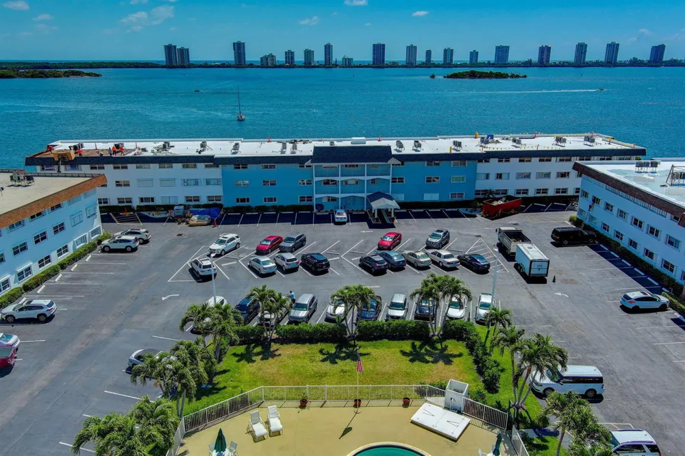 100 Shore Court #304 North Palm Beach, FL 33408