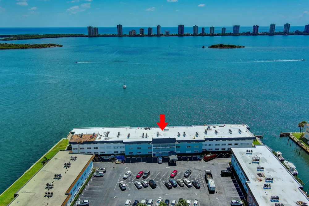 100 Shore Court #304 North Palm Beach, FL 33408