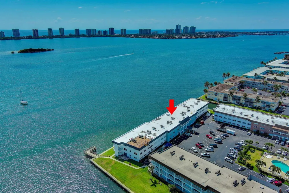 100 Shore Court #304 North Palm Beach, FL 33408