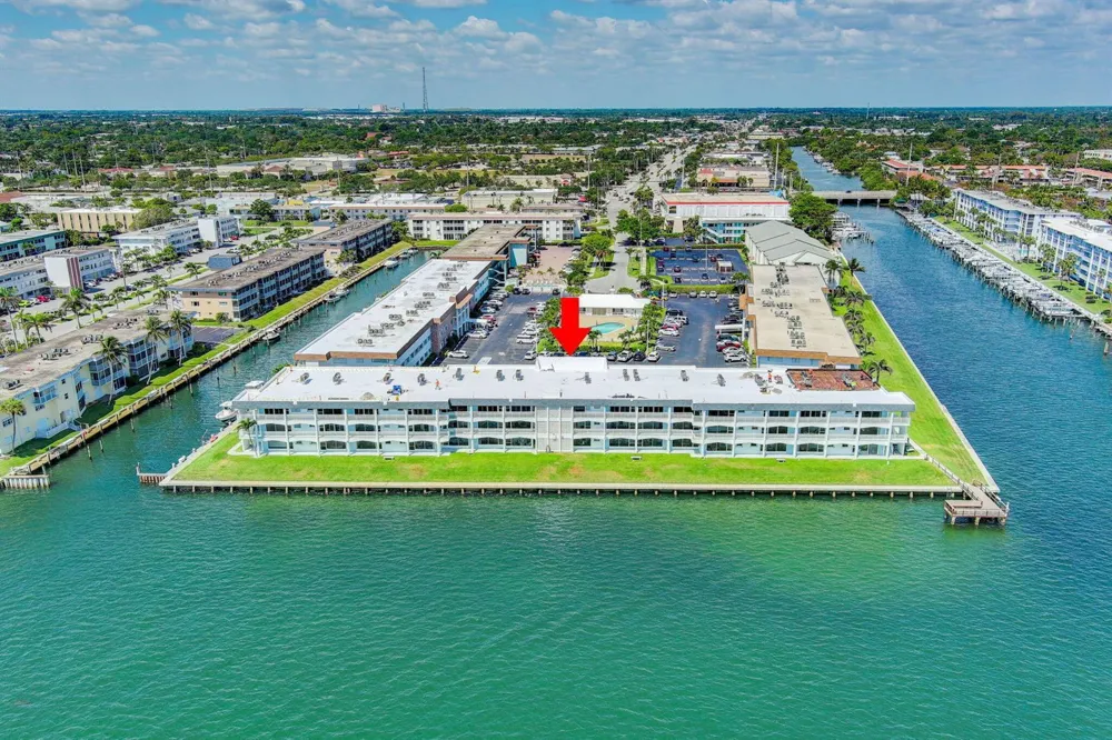 100 Shore Court #304 North Palm Beach, FL 33408