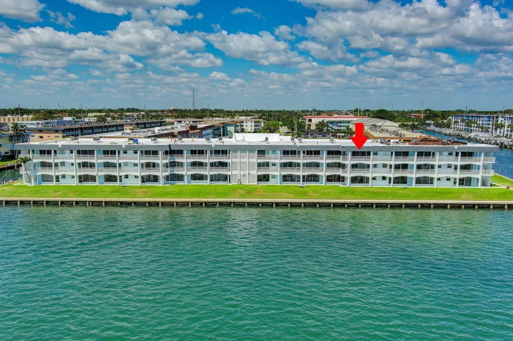 100 Shore Court #304 North Palm Beach, FL 33408