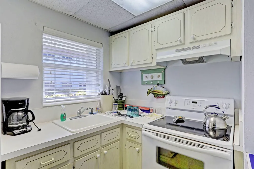 100 Shore Court #304 North Palm Beach, FL 33408