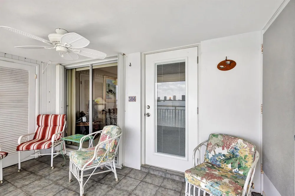 100 Shore Court #304 North Palm Beach, FL 33408
