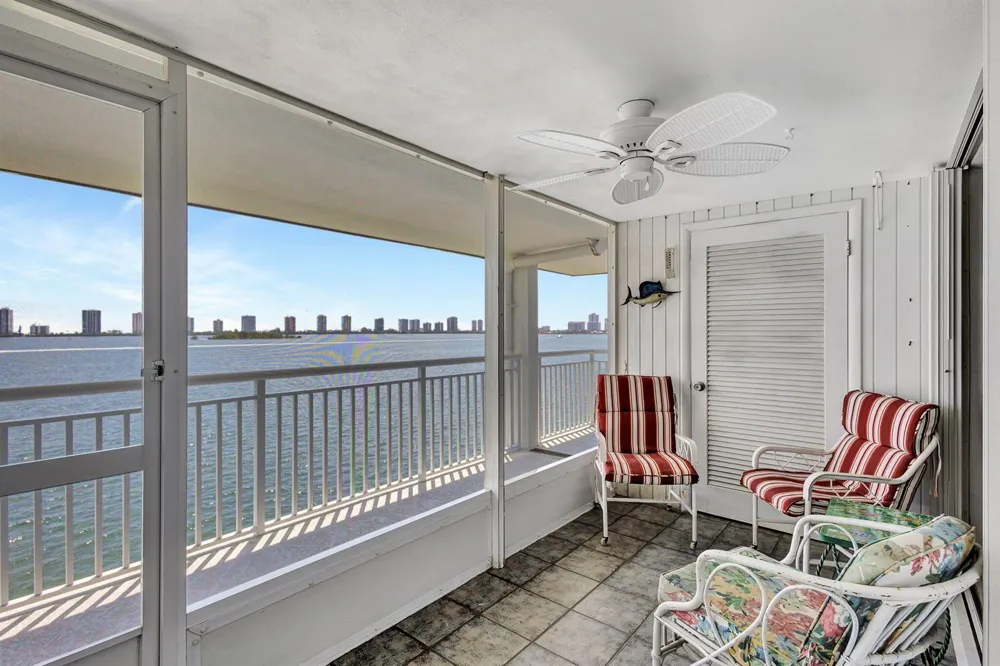 100 Shore Court #304 North Palm Beach, FL 33408